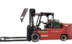 Offre exclusive aux enchères pour chariots élévateurs à pneus coussinés XC350L 2017, capacité de maintien de 35 000 LBS - Product Image 2