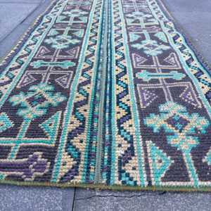 Alfombra Turca Vintage de 1.7x4.2 pies (53x129 cm), Alfombra de Lana Azul Ikat - Product Image 5