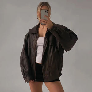 Chaqueta Bomber de piel de cordero marrón Vintage para mujer Chaqueta de cuero de talla grande estilo holgado de grano completo para mujer - Product Image 1