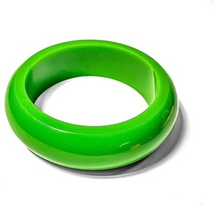 Bracelet Unisexe Élégant en Résine de Jade Vert de Qualité Supérieure, Design Rond Lisse, Bijou Tendance pour Femme, Idéal Soirée - Product Image 1