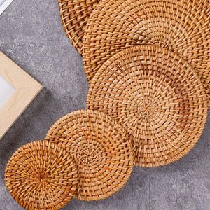 Table à manger élégante ornée d'un design tendance résistant à la chaleur Dessous de verre en jute tissé à la main Café brodé Tapis et tampons en rotin - Product Image 1