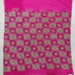 Nueva llegada, tela de encaje de red de moda exclusiva de primera calidad con pedrería en un diseño floral y abstracto para bodas. - Product Image 1