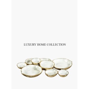 Bols de service en métal antique richement conçus avec des formes florales ou géométriques ovales uniques pour les restaurants de luxe - Product Image 1