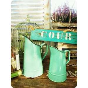 Bidon d'eau en métal fini vintage durable de grande capacité pour les petits jardins avec une construction légère et un attrait rustique - Product Image 3