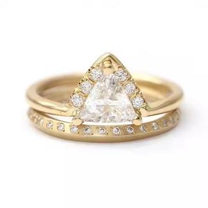 Bague de fiançailles pour femme personnalisée en argent sterling S925 avec baguette ronde et diamant Moissanite - Product Image 1