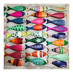 Adorno artístico de pez de madera, hecho con madera seleccionada para presentación decorativa y mercados de exportación - Product Image 1