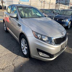 Kia Optima 2013 en parfait état - Product Image 1