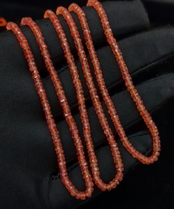 ลูกปัดแซฟไฟร์สีส้มขนาด2.5-3มม. ลูกปัดอัญมณีธรรมชาติสำหรับทำเครื่องประดับ - Product Image 1