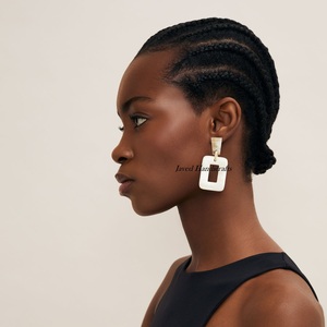 Pendientes de cuerno de lujo brillantes modernos para mujer Excelente diseño de moda Artesanías naturales enviadas desde la India - Product Image 5
