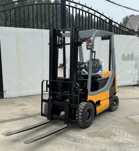 Counterbalance <b>Forklift</b> 2 Ton Seated Operation Outdoor Pavement Use. - Product Image 2