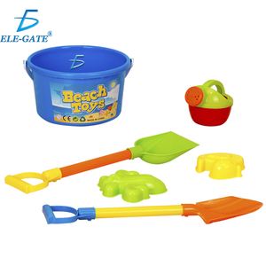 Set di Giocattoli da Spiaggia in Plastica per Bambini, Include Secchiello e Annaffiatoio per Giocare all'Aperto in Estate - Product Image 3