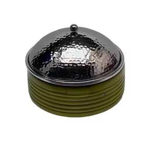 Marmite en bois et métal vert élégant avec couvercle combinant élégance de style arabe et réchauffement des aliments pour les événements hôteliers - Product Image 1