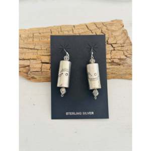 Boucles d'oreilles pendantes Navajo en argent sterling plaqué or 18 carats avec perles de culture d'eau de mer, design baril, forme fleur, or blanc - Product Image 1
