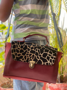 Sac à bandoulière en cuir recyclé fabriqué à la main élégant pour femmes imprimé animal fourrure sac à bandoulière couleur trapue sac à bandoulière - Product Image 2