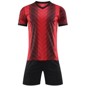 Chemises d'uniforme de football pour adultes en gros Chemises de football à manches courtes pour hommes avec impression personnalisée Ensembles de maillots de football respirants - Product Image 1