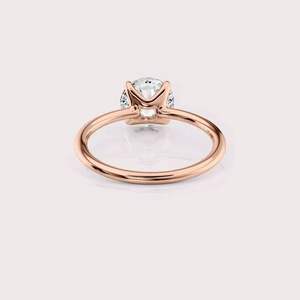 Bague solitaire classique en diamant de laboratoire taille ronde, certifiée IGI, style vintage, plaquée rhodium en or blanc/jaune/rose 9 carats - Product Image 3