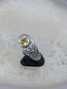 Bagues en argent 925 pour hommes avec design gravé à la main et pierres colorées - Product Image 1