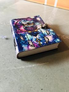 Diarios de cuero hechos a medida para reventa encuadernados en espiral con cubiertas en relieve e impresas de tiendas de suministros de diarios - Product Image 6