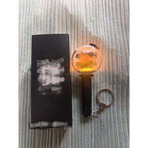 Llavero Luminoso MINI Amy de Alta Calidad para que los Fans Apoyen los Productos Relacionados con Wai. Igual al estilo de B Ts. - Product Image 5