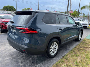 SUV Crossover Compacto Premium 2024 de 5 Plazas, Alta Eficiencia de Combustible, Transmisión Automática, Sin Accidentes y Listo para Enviar - Product Image 6