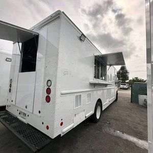 Camión de comida móvil usado 4x4 - Product Image 1