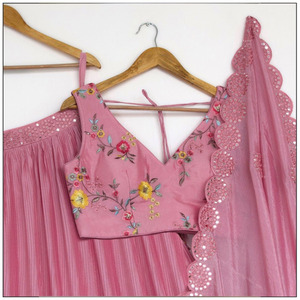 Lehenga de Seda Vichitra de Alta Demanda con Estilo de Volantes y Trabajo de Plisado para Mujer, Colección de Ropa de Fiesta de la India - Product Image 6