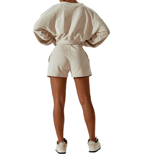 ชุดกีฬาผู้หญิงฤดูหนาว ผ้าฝ้ายคุณภาพสูง ออกแบบเองได้ ชุดออกกำลังกาย เสื้อฮู้ด กางเกงขาสั้น 2 ชิ้น ชุดลำลองแฟชั่น 2026 - Product Image 3