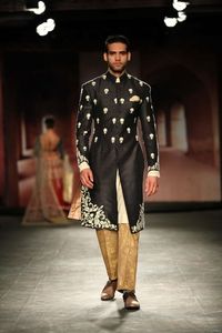 NUEVO-ÚLTIMO-HERMOSO-BORDADO EN EL NOVIO SHERWANI Y PANTALÓN NEGRO CON CUENTAS DE CRISTAL EMBELLECEDADAS, TRABAJO DE DABKA PARA BODA = 2024 - Product Image 2