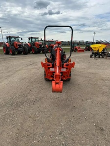 Tracteur-chargeur sur pneus Kubota BX23S avec moteur KUBOTA et accessoires de chargeur frontal et de pelle arrière - Product Image 5