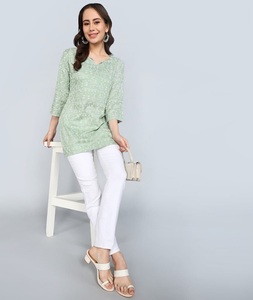 Indian Casual and Daily Wear Rayón algodón Short Fancy Kurtis con colecciones de impresión digital y tallas grandes disponibles para mujeres - Product Image 1