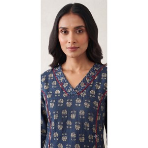 Améliorez votre garde-robe quotidienne avec cette charmante robe formelle pour femme, col en V, manches trois quarts, bleu ciel, imprimée, en popeline de coton respirant - Product Image 2