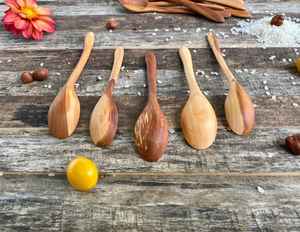 Cuchara de Cocina de Madera Premium Tallada a Mano, Resistente al Calor, Cuchara de Madera Natural para Cocinar y Servir - Product Image 3