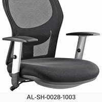 Chaise de bureau en maille grise avec appui-tête, accoudoirs en forme de T et base à roulettes argentée pour les managers et les espaces de travail à domicile