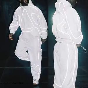 Conjunto Deportivo Personalizado Transpirable de Invierno para Hombre, Pantalones Deportivos de Poliéster/Algodón, Chaqueta Cortavientos con Bloques de Color, Chaqueta con Cremallera y Estampado Digital - Product Image 4