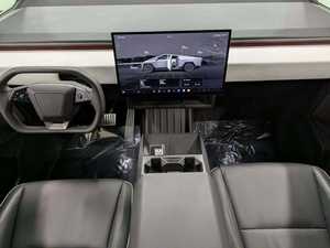 Limpio y Confiable, 2024, Cabina Doble, Tracción en las Cuatro Ruedas, Automático, Volante a la Izquierda, Asientos de Cuero, 600 hp, 0-60 en 4.1s, Autonomía de 340 millas - Product Image 4