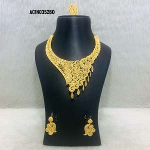 Conjunto de Collar Chapado en Oro, Nuevo Diseño - Product Image 1