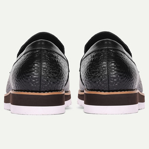 รองเท้าลำลองหนังคุณภาพสูงพร้อมโครงสร้างยืดหยุ่นและพื้นรองเท้าระบายอากาศได้ดี รองเท้าธุรกิจสำหรับผู้ชาย รองเท้าใส่ได้ทุกวัน - Product Image 3