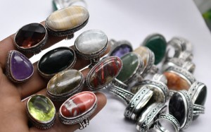 Anillos Hechos a Mano de Latón Macizo con Baño de Plata Original, Anillos de Diseño con Mezcla de Piedras de Cristal de Diferentes Formas, Joyería Fina - Product Image 4