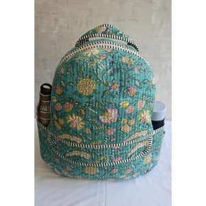 Mini sac à dos en coton matelassé bohème, fait à la main, imprimé floral indien, léger, fermeture éclair, bandoulière arquée, voyage, usage quotidien - Product Image 4