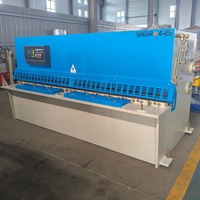 Cisaille à guillotine CNC SHEAR 4-25, à entraînement hydraulique, pour tôles d'acier de 1 à 14 mm, avec table de transfert à billes pour usine