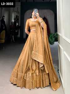 Tissu de Chanderi pur de style indien et pakistanais Lehenga Choli avec bordure de travail de tissage Zari et bordure en dentelle Dupatta - Product Image 6