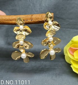 Boucle d'oreille antique dorée SKU 11011 - Product Image 2