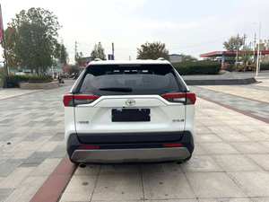 Sedán Usado Modelo 2025, Transmisión Continuamente Variable 2.0, Tracción en Dos Ruedas, Edición Urbana, Automático, Volante a la Izquierda, Asientos de Cuero Oscuro - Product Image 4