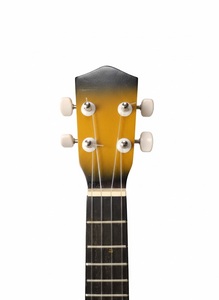Ukulele soprano vintage SOLOBEAT Sunburst en acajou, 4 cordes en nylon, pour étudiants et débutants, finition vernie polie - Product Image 4