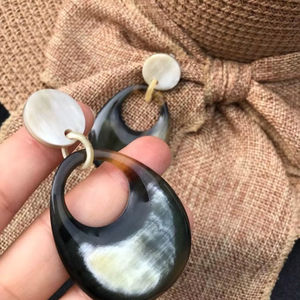 ต่างหูเขาควายสำหรับเด็กผู้หญิง ต่างหูผู้หญิง เครื่องประดับเขาธรรมชาติสำหรับผู้หญิง คุณภาพสูง - Product Image 1