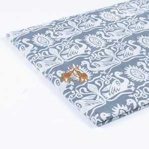 Derniers tissus vintage en coton Kashish imprimés à la main avec des motifs d'oiseaux et de fleurs, textiles botaniques vintage - Product Image 4