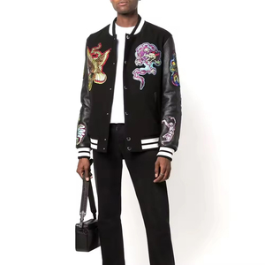 Chaqueta universitaria personalizada de alta calidad al por mayor para hombre con cómoda chaqueta de béisbol de manga de cuero con diseño de grafiti Premium - Product Image 5