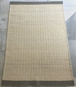 Tapis à poils plats en laine et coton moderne fait à la main de couleur blanche indienne avec pile texturée en boucle pour intérieurs et maisons élégants - Product Image 6