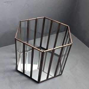 Portavelas decorativo para velas votivas hecho con latón y vidrio - Product Image 4