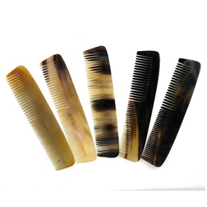 Peine Iónico para Piojos Hecho a Mano con Cuerno de Búfalo Natural, Peine para Cabello Moderno y Peine Común para Uso en el Hogar, Hotel y Viajes, Logotipo Personalizado - Product Image 3